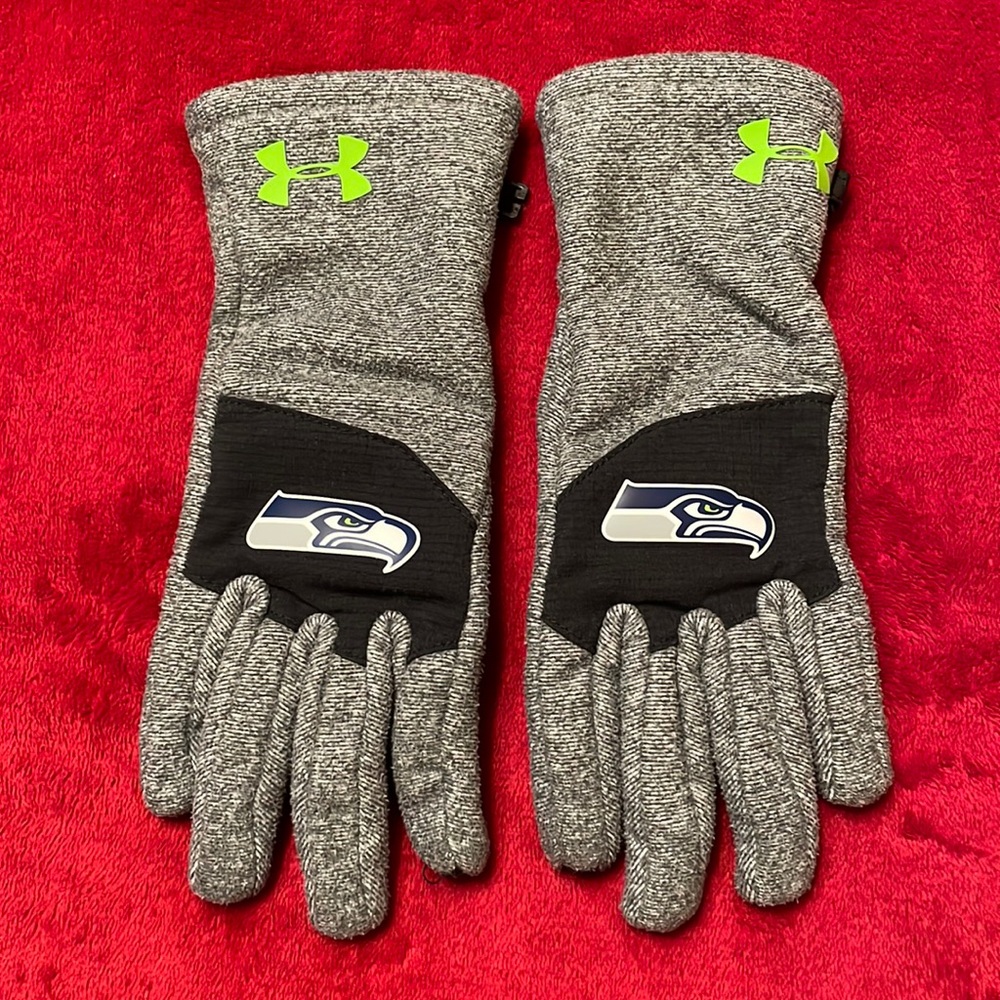Youth Under Armour Seattle Seahawks Gloves Size YSM